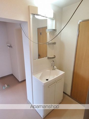 ＪＲ東海道本線 浜松駅 バス乗車時間：20分 最寄りバス停で下車 徒歩2分 3階建 築45年の内装写真