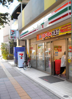 コンビニ　セブンイレブン 世田谷上馬4丁目店（コンビニ）まで766m