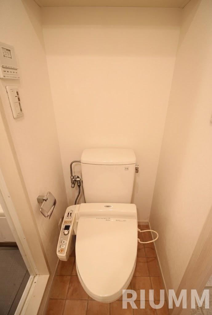 東京メトロ千代田線 代々木公園駅 徒歩8分 8階建 築26年のトイレ写真