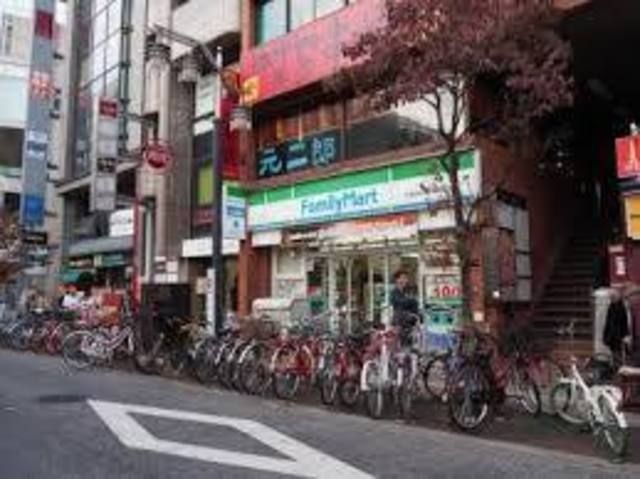 コンビニ　ファミリーマート千歳烏山駅東口店（コンビニ）まで133m