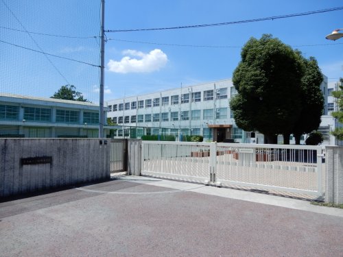 小学校　名古屋市立伊勝小学校（小学校）まで438m
