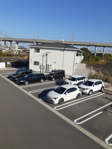 駐車場　駐車場に車を止められます