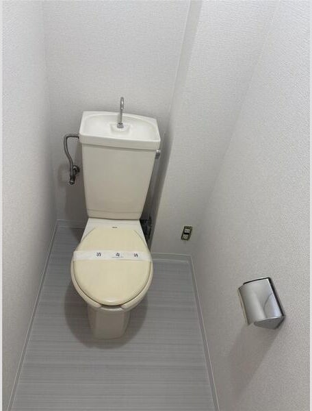 阪急伊丹線 稲野駅 徒歩2分 3階建 築40年のトイレ写真