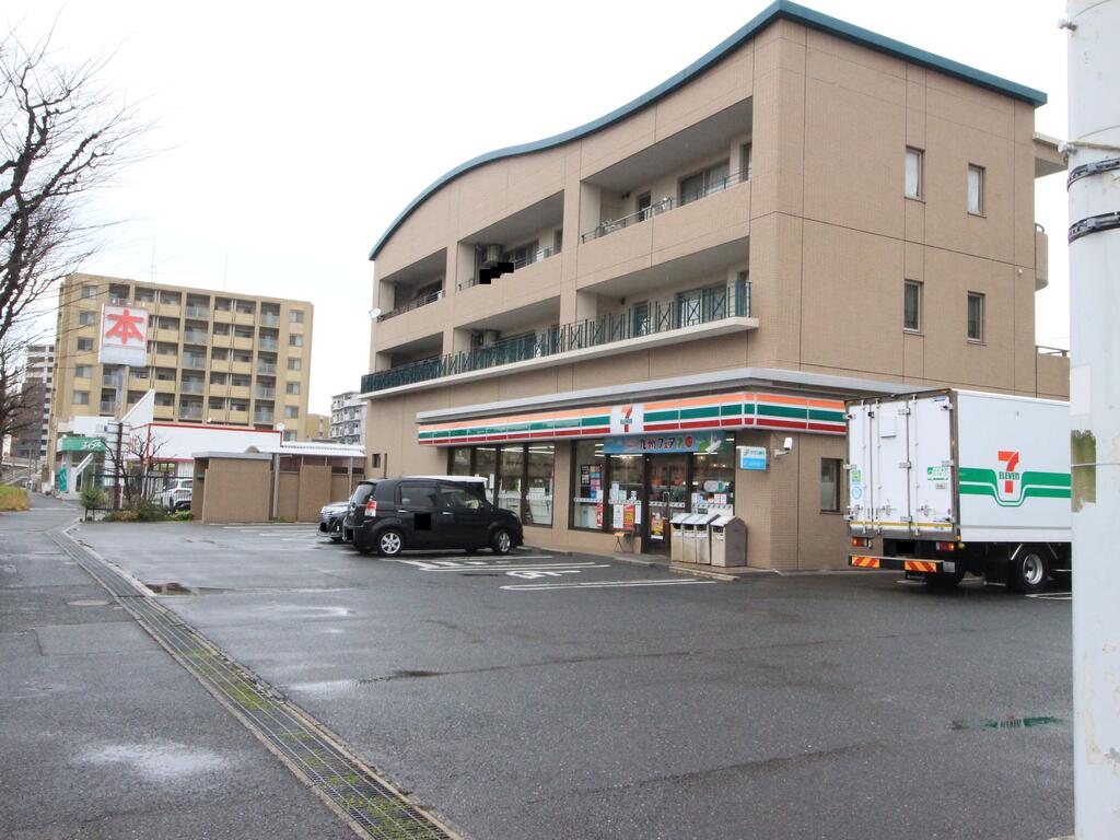 コンビニ　セブンイレブン八幡三ケ森電停前店（コンビニ）まで855m