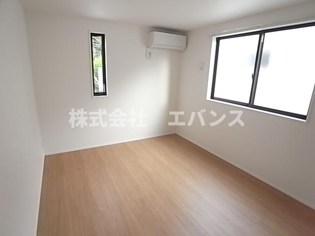 その他部屋・スペース　広くて明るい寝室