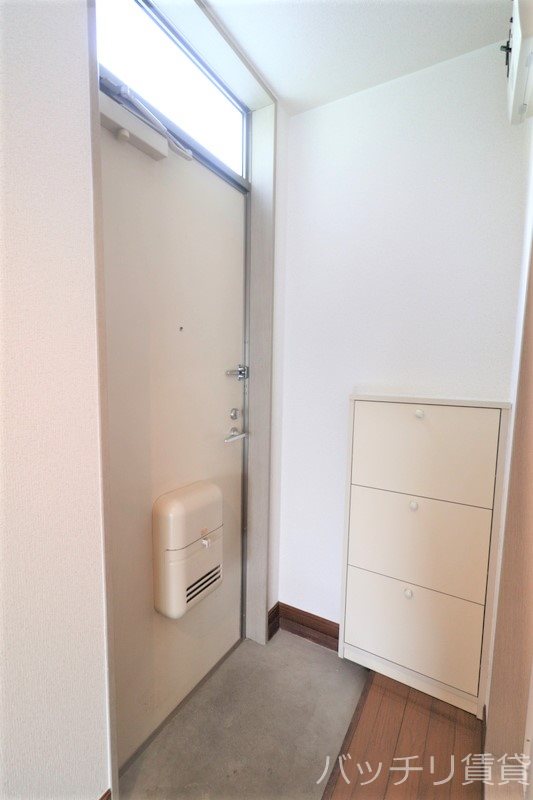 玄関　類似写真使用のため、現状優先。
