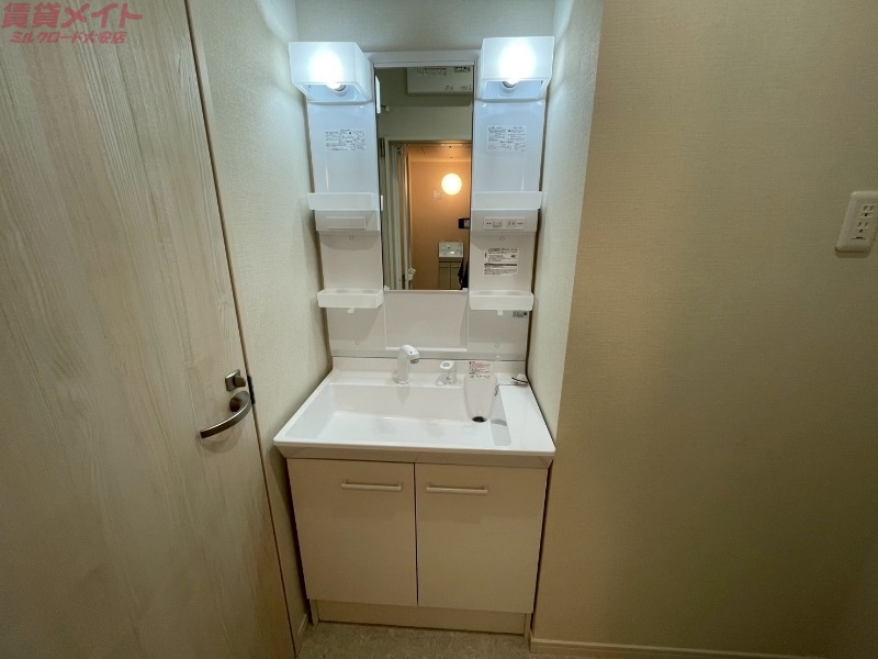 洗面設備　同型参考写真