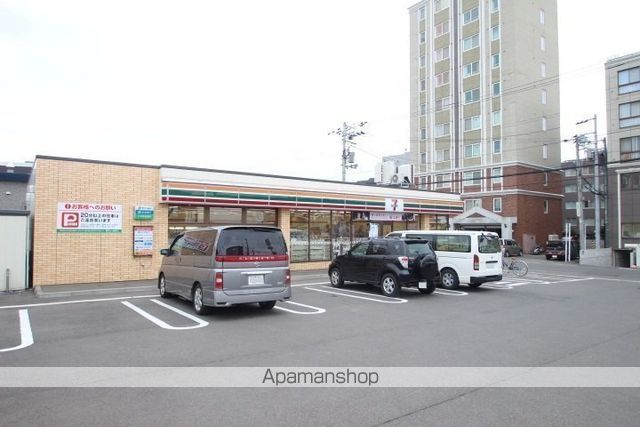 コンビニ　セブンイレブン（コンビニ）まで329m