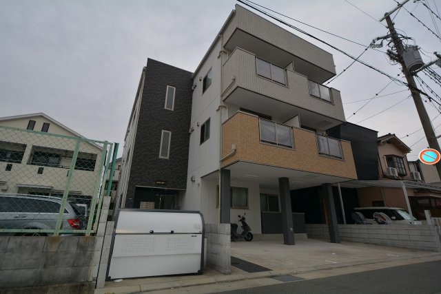 建物外観　安心のオートロック付き♪