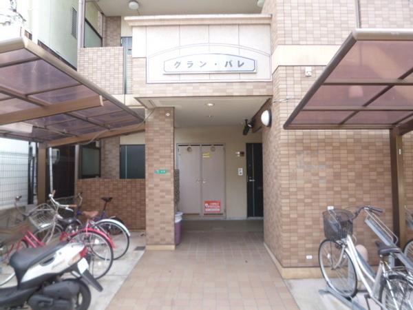 エントランス　お洒落な入口です♪