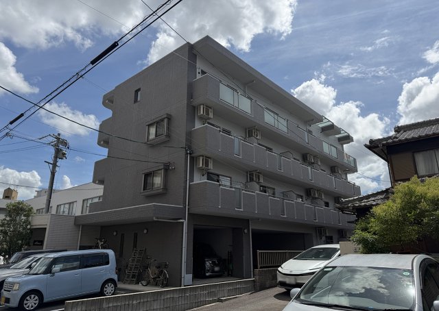 建物外観　タイル貼りの綺麗な外観です!