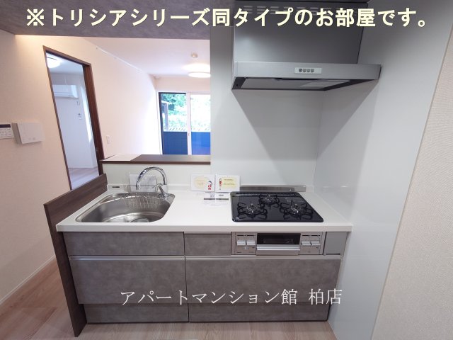 キッチン　同施工会社、同型タイプです／※現況優先