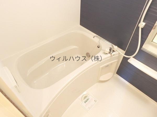 バス・シャワールーム　浴室乾燥機、追い焚き機能付きバス！