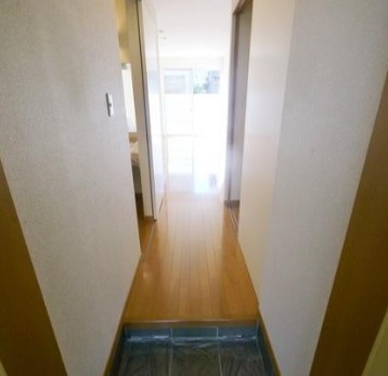 玄関　※別部屋参考写真