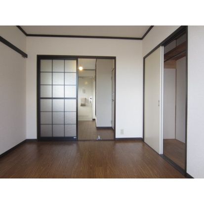 メイゾン用賀の居間写真