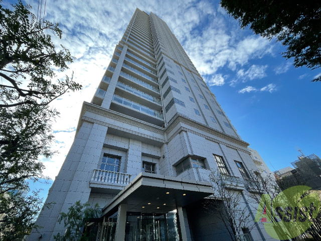 建物外観　南向きバルコニーで海を一望できます。