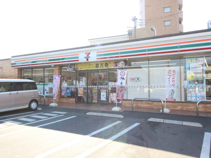 コンビニ　セブンイレブン（コンビニ）まで200m