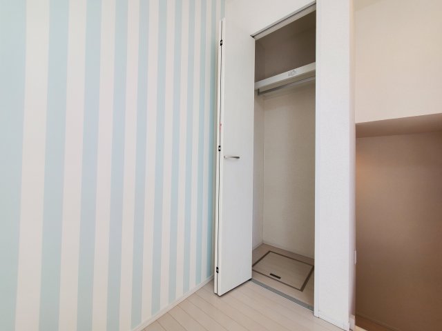 収納　大きなものも収納できそうです（別号室のためイメージです）