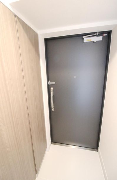 玄関　参考写真：別部屋タイプ