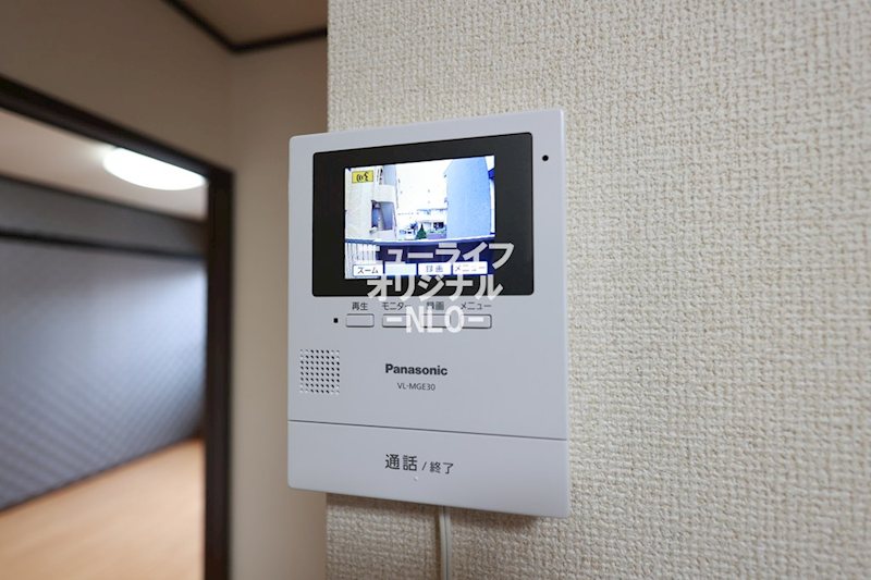 セキュリティ　来訪者を確認出来るモニター付きのインターホンで安心☆