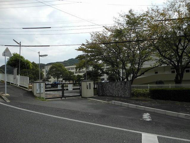 小学校　中間市立中間北小学校（小学校）まで650m