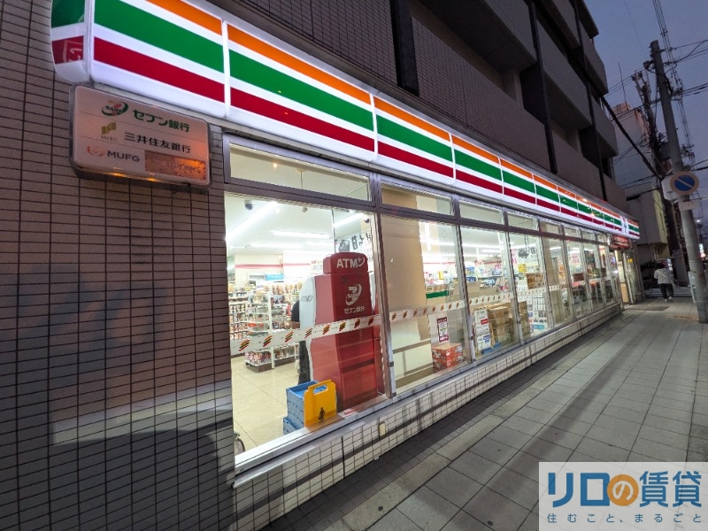 コンビニ　セブンイレブン大阪小松2丁目店（コンビニ）まで1m