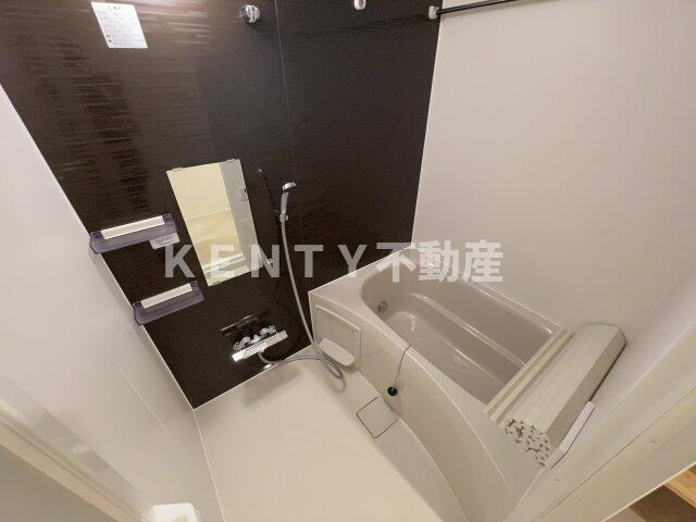 バス・シャワールーム　コンパクトで使いやすいお風呂です