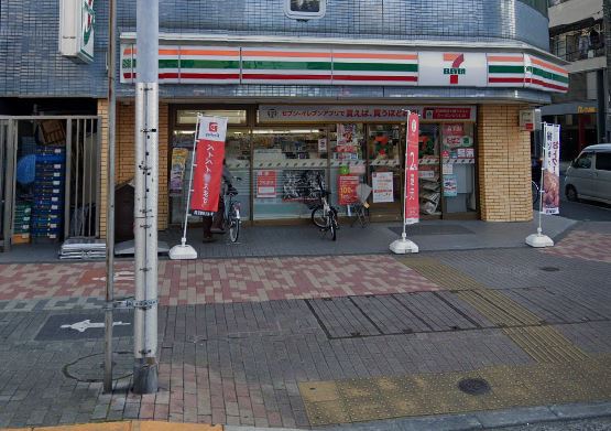 コンビニ　セブンイレブン（コンビニ）まで405m