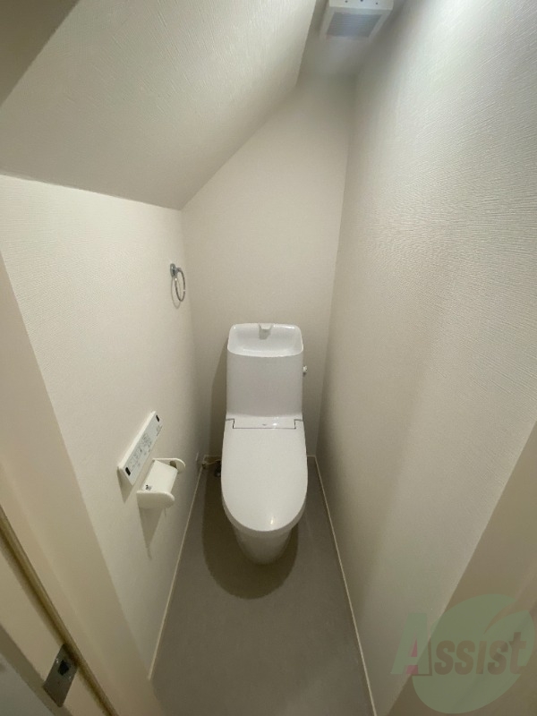 トイレ　トイレは温水洗浄便座付きで毎日快適に使えますね