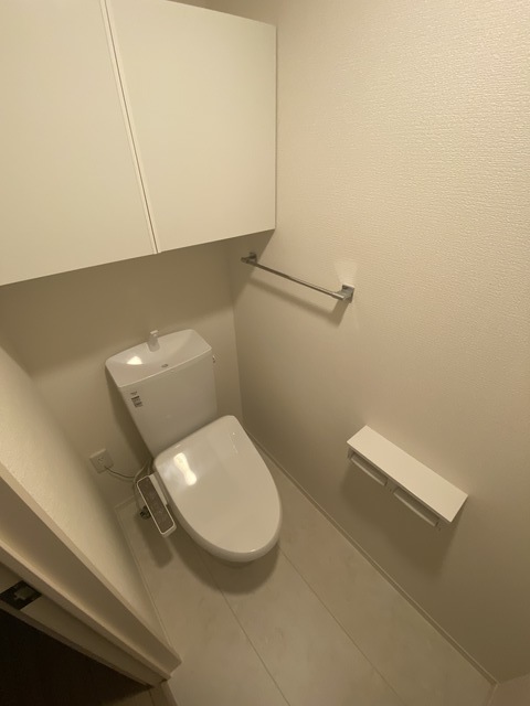 ＪＲ総武線 市川駅 徒歩10分 2階建 築5年のトイレ写真