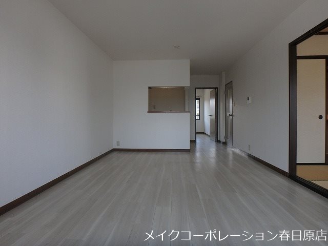 グローリィ大和の居間写真