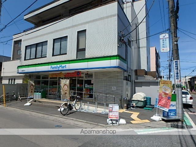 コンビニ　ファミリーマート（コンビニ）まで628m