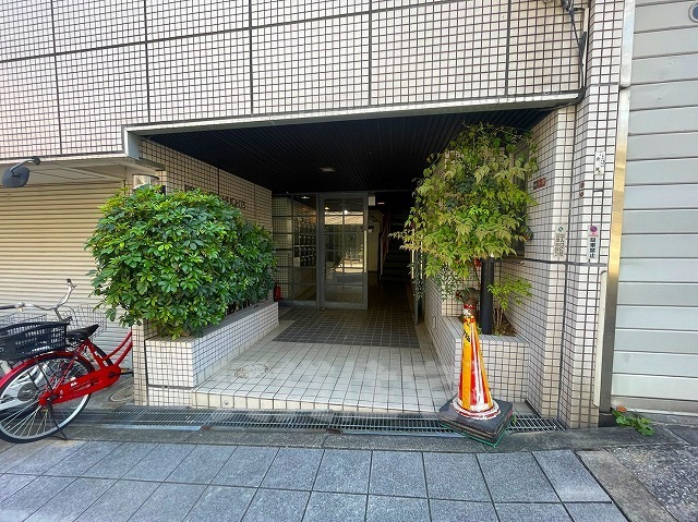 地下鉄千日前線 鶴橋駅 徒歩3分 8階建 築41年の外観写真