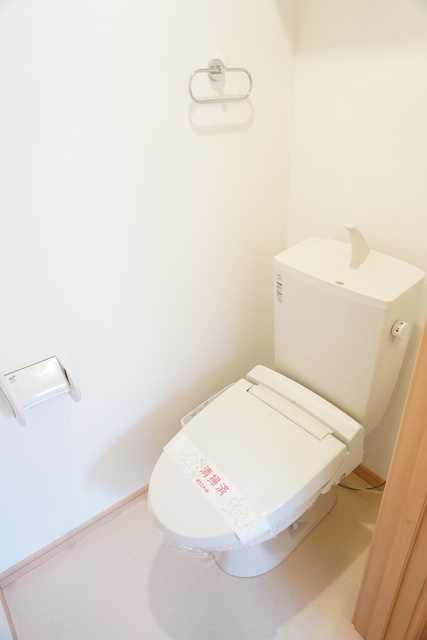 トイレ　☆トイレは洗浄便座です☆