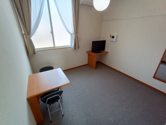 居室・リビング　家電・家具付きのお部屋です。