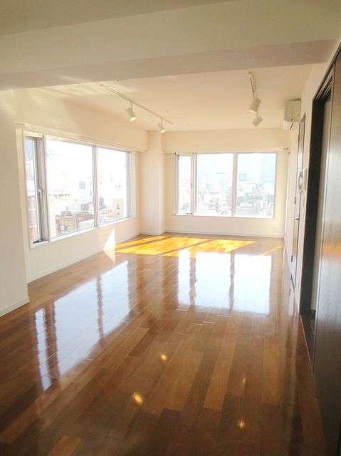居室・リビング　★2面採光で明るいお部屋★