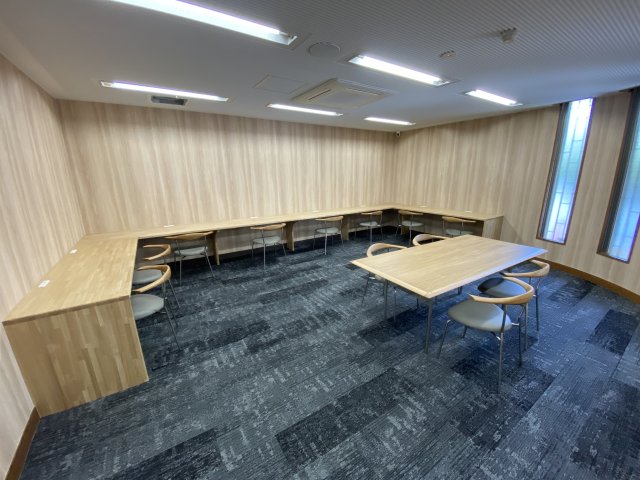ロビー　入居者専用ロビーはフリーWi-Fiございます。