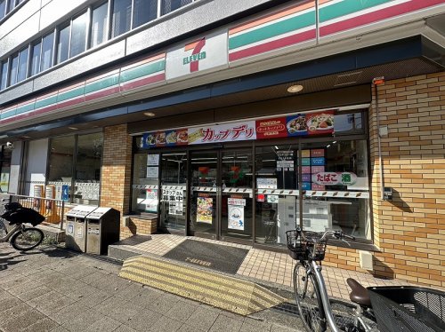 コンビニ　セブンイレブン　阪急岡町駅前店（コンビニ）まで615m