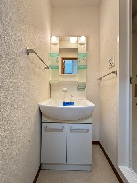 洗面設備　別部屋参考写真です
