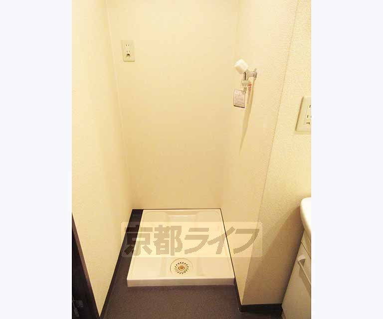 洗面設備　洗面台横に置けます！