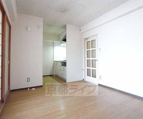 居室・リビング　広々とした部屋です。