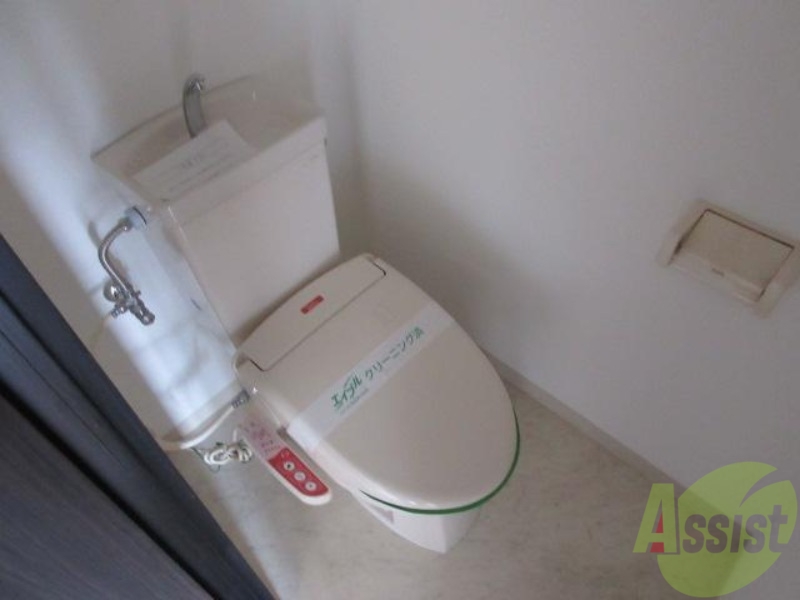 トイレ　トイレは快適ウォシュレット付です。