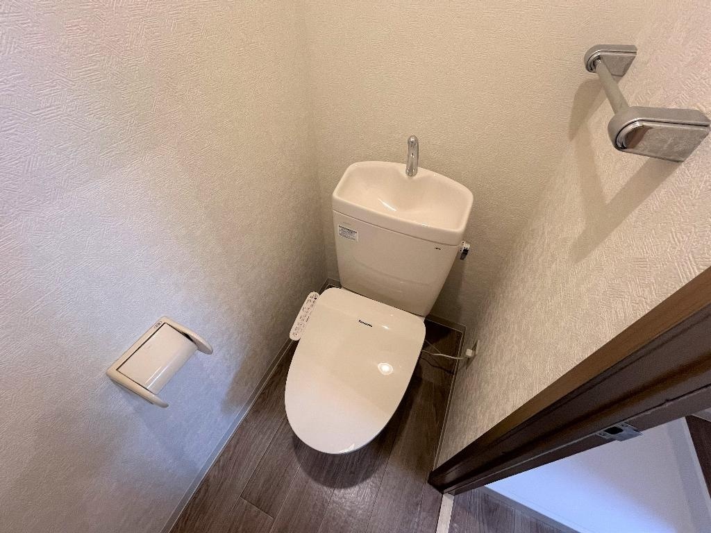 トイレ　ウォシュレット付き