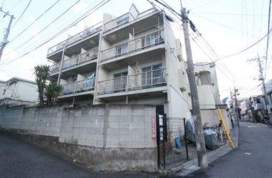 建物外観　鉄筋コンクリート造のがっちりとした建物。