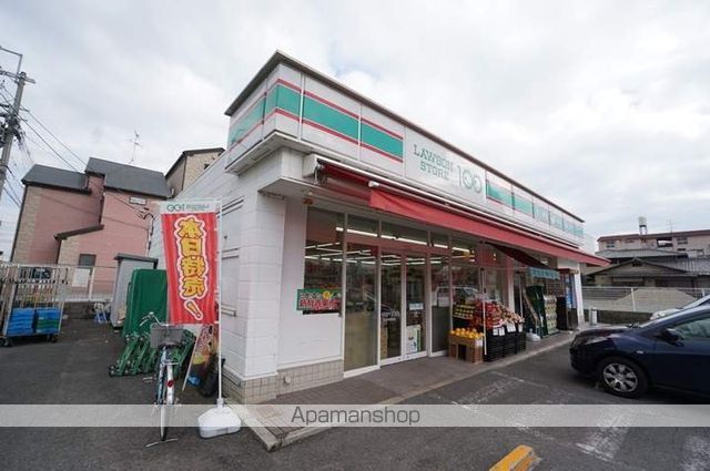 コンビニ　ローソンストア１００（コンビニ）まで208m