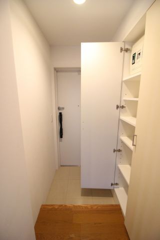 玄関　（別タイプ参考写真）ソシオミュゼ・イズ飛鳥山　北区堀船1