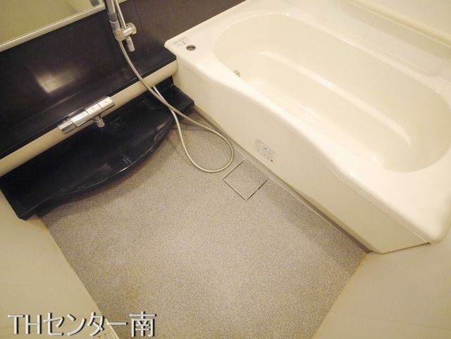 バス・シャワールーム　同物件別部屋写真