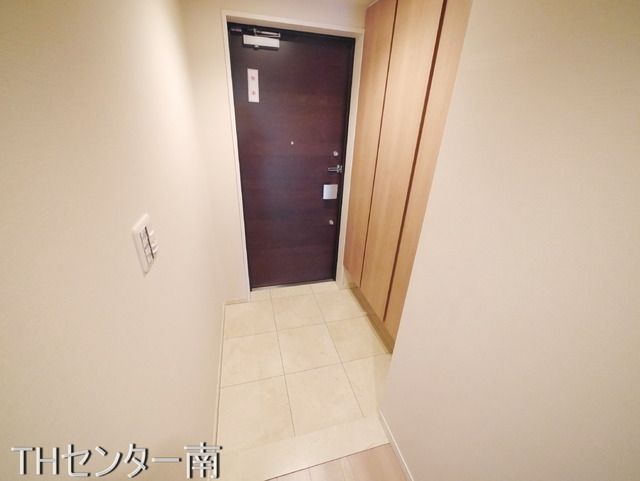玄関　同物件別部屋写真