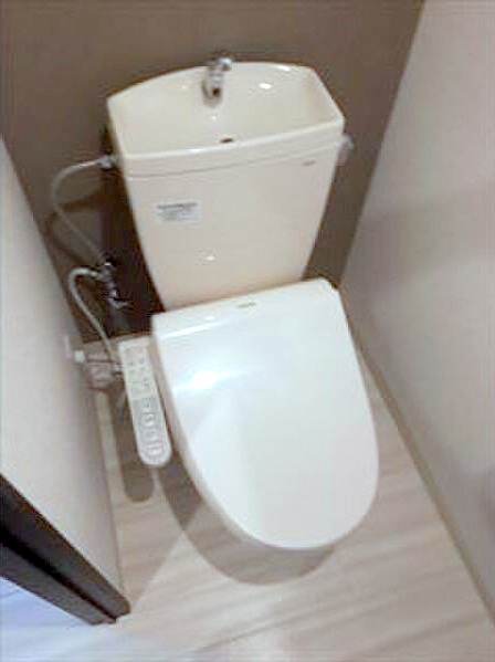 トイレ　ウォシュレット付きのトイレです♪