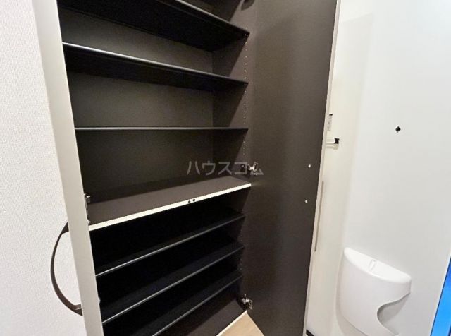 エステート国立の玄関写真